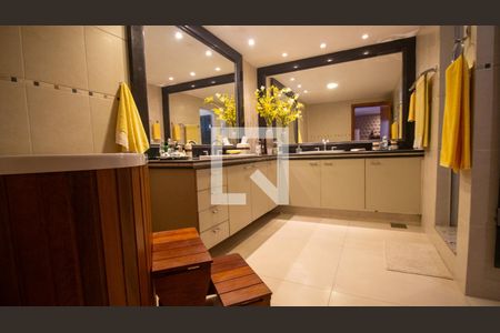 Banheiro da Suíte 1 de casa de condomínio à venda com 5 quartos, 710m² em Barra da Tijuca, Rio de Janeiro
