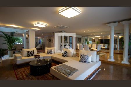 Sala de casa de condomínio à venda com 5 quartos, 710m² em Barra da Tijuca, Rio de Janeiro