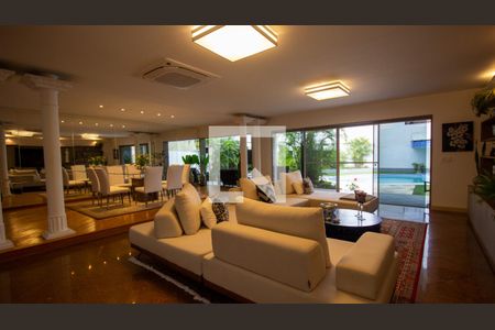 Sala de casa de condomínio à venda com 5 quartos, 710m² em Barra da Tijuca, Rio de Janeiro