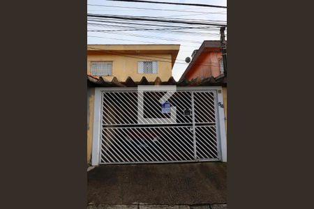 Fachada de casa à venda com 3 quartos, 120m² em Jardim Ivone, São Paulo