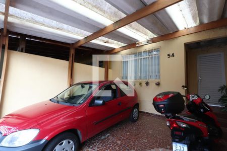 Garagem de casa à venda com 3 quartos, 120m² em Jardim Ivone, São Paulo