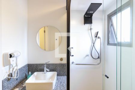 Banheiro de kitnet/studio para alugar com 1 quarto, 30m² em Cerqueira César, São Paulo