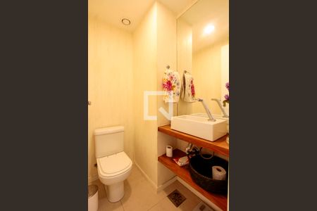 Lavabo de apartamento para alugar com 3 quartos, 127m² em Barra da Tijuca, Rio de Janeiro