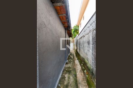 Corredor externo de casa para alugar com 1 quarto, 40m² em Parque Maria Domitila, São Paulo