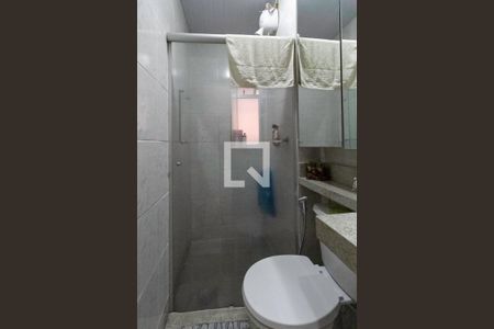 Banheiro social  de apartamento à venda com 3 quartos, 55m² em Urca, Contagem