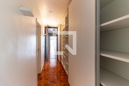 Corredor de apartamento para alugar com 4 quartos, 244m² em Higienópolis, São Paulo