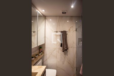 Banheiro de apartamento à venda com 2 quartos, 51m² em Centro, Diadema