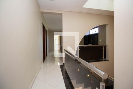 Corredor de casa de condomínio à venda com 5 quartos, 1000m² em Sh Contagem, Brasília