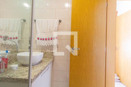 Banheiro de apartamento à venda com 2 quartos, 53m² em Vila Rosa, Novo Hamburgo