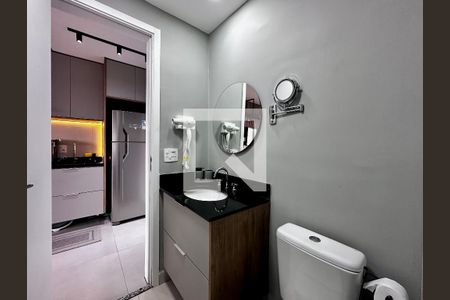 Banheiro de kitnet/studio para alugar com 1 quarto, 29m² em Jardim das Acacias, São Paulo