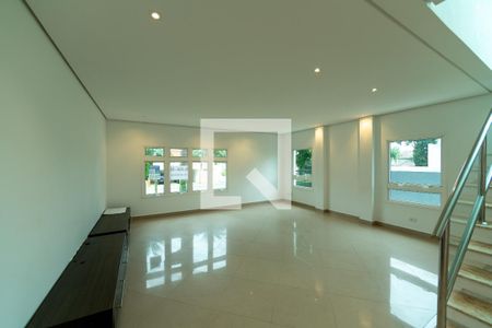 Sala de casa de condomínio para alugar com 6 quartos, 550m² em Residencial Morada dos Lagos, Barueri