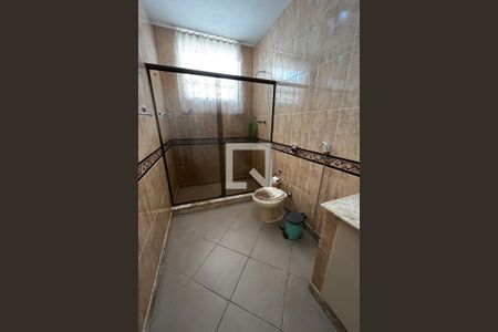 Banheiro da suíte 2 de casa à venda com 4 quartos, 466m² em Jardim Guanabara, Rio de Janeiro