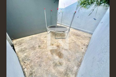 Área externa de casa para alugar com 3 quartos, 180m² em Santa Amelia, Belo Horizonte