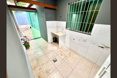 Área de Serviço de casa para alugar com 3 quartos, 180m² em Santa Amelia, Belo Horizonte