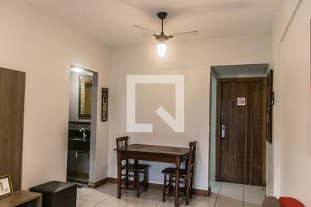 Sala de apartamento para alugar com 1 quarto, 55m² em Costa Azul, Salvador