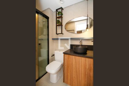 Banheiro de kitnet/studio para alugar com 1 quarto, 32m² em Pinheiros, São Paulo