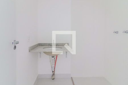 Banheiro de kitnet/studio para alugar com 1 quarto, 27m² em Butantã, São Paulo