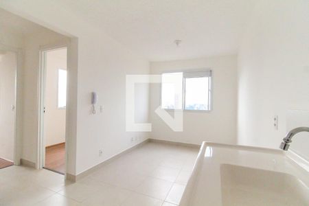 Sala/Cozinha de apartamento para alugar com 2 quartos, 32m² em Vila Carmosina, São Paulo