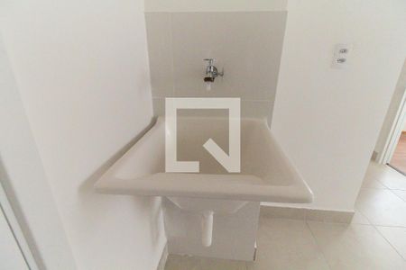 Sala/Cozinha de apartamento para alugar com 2 quartos, 32m² em Vila Carmosina, São Paulo