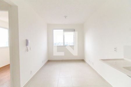 Sala/Cozinha de apartamento para alugar com 2 quartos, 32m² em Vila Carmosina, São Paulo