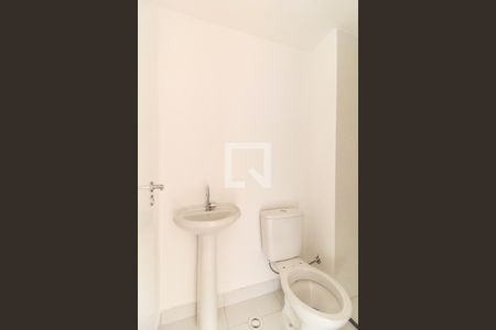Banheiro de apartamento para alugar com 2 quartos, 32m² em Vila Carmosina, São Paulo