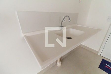 Sala/Cozinha de apartamento para alugar com 2 quartos, 32m² em Vila Carmosina, São Paulo