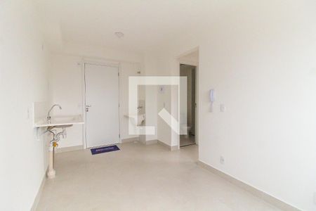 Sala/Cozinha de apartamento para alugar com 2 quartos, 32m² em Vila Carmosina, São Paulo