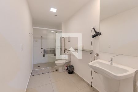 Banheiro de kitnet/studio para alugar com 1 quarto, 37m² em Bela Vista, São Paulo