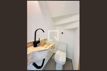 Banheiro  de casa à venda com 2 quartos, 250m² em Vila Carrão, São Paulo