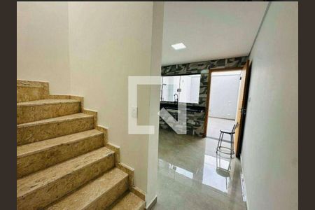 Escada de casa à venda com 2 quartos, 250m² em Vila Carrão, São Paulo