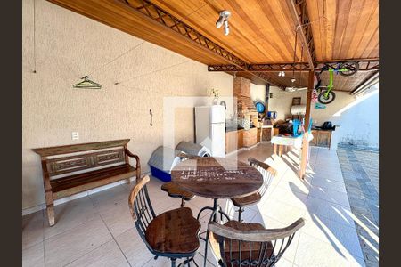 Quintal com Churrasqueira e Piscina de casa à venda com 3 quartos, 180m² em Santo Antonio, Jundiaí