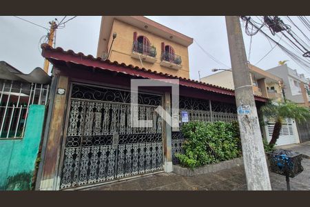 Fachada de casa à venda com 4 quartos, 650m² em Vila Pires, Santo André