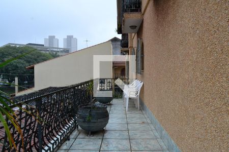 Sacada de casa à venda com 4 quartos, 650m² em Vila Pires, Santo André