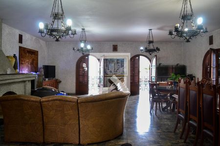 Sala de casa para alugar com 4 quartos, 650m² em Vila Pires, Santo André