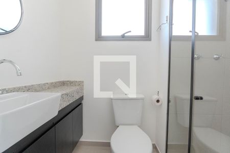 Banheiro de kitnet/studio para alugar com 1 quarto, 22m² em Sumarezinho, São Paulo