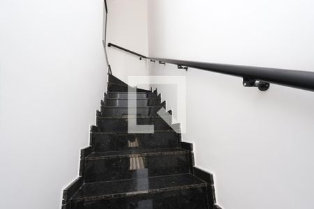 Escada de casa de condomínio para alugar com 2 quartos, 84m² em Vila Formosa, São Paulo