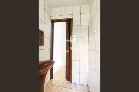 Banheiro de casa para alugar com 2 quartos, 50m² em Jardim Itapemirim, São Paulo