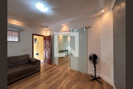 Sala de TV de casa à venda com 4 quartos, 330m² em Vila Palmeiras, São Paulo