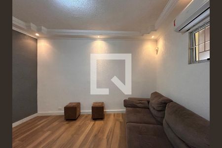 Sala de TV de casa à venda com 4 quartos, 330m² em Vila Palmeiras, São Paulo