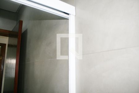 Banheiro de casa de condomínio para alugar com 1 quarto, 52m² em Maracanã, Praia Grande