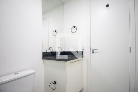 Banheiro de apartamento para alugar com 1 quarto, 26m² em Santo Amaro, São Paulo