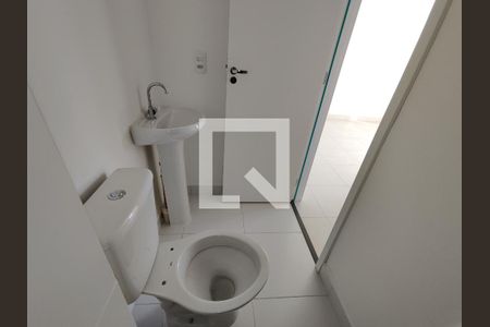 Banheiro de apartamento à venda com 2 quartos, 32m² em Vila Carmosina, São Paulo