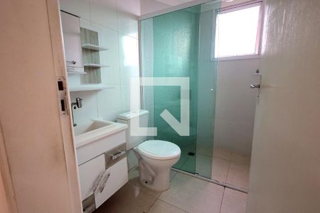 Banheiro de apartamento à venda com 2 quartos, 63m² em Parque São Vicente, Santo André