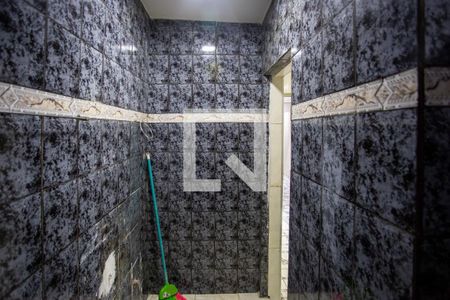 Banheiro de casa à venda com 2 quartos, 43m² em São Judas Tadeu, Diadema