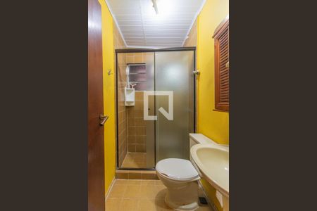 Banheiro Social de casa à venda com 3 quartos, 229m² em Vila Nova, Porto Alegre