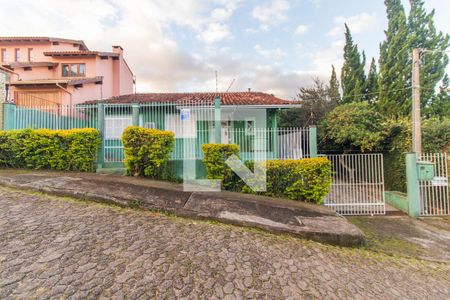 Fachada de casa à venda com 3 quartos, 229m² em Vila Nova, Porto Alegre