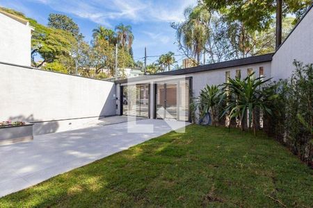 Casa à venda com 4 quartos, 400m² em Vila Albertina, São Paulo