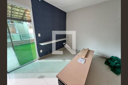 Sala de Tv de casa de condomínio para alugar com 3 quartos, 125m² em Tanque, Rio de Janeiro