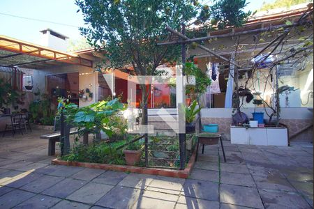 Quintal de casa à venda com 4 quartos, 265m² em Passo das Pedras, Porto Alegre