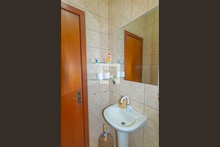 Banheiro de serviço de casa à venda com 3 quartos, 235m² em Niterói, Canoas